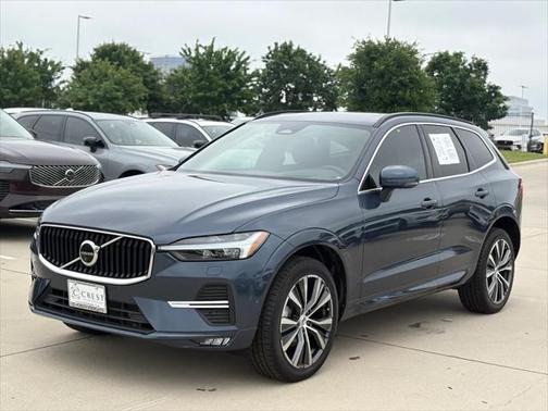 2022 Volvo XC60 B5 Momentum