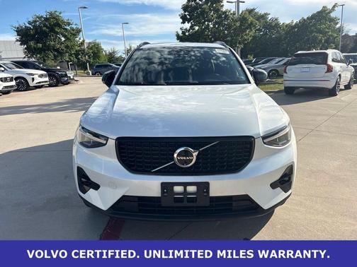 Crystal White 2025 Volvo XC40 B5 Plus Dark Theme