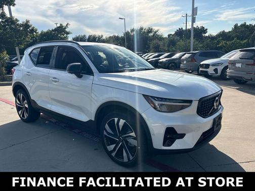Crystal White Pearl 2025 Volvo XC40 B5 Plus Dark Theme