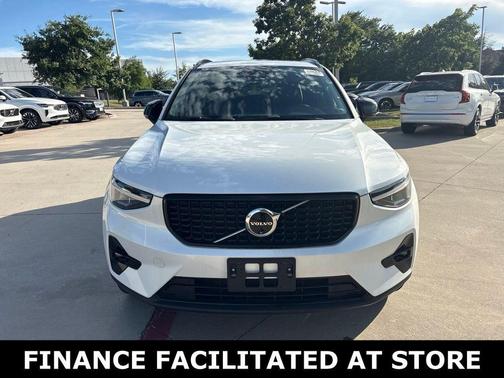 Crystal White Pearl 2025 Volvo XC40 B5 Plus Dark Theme