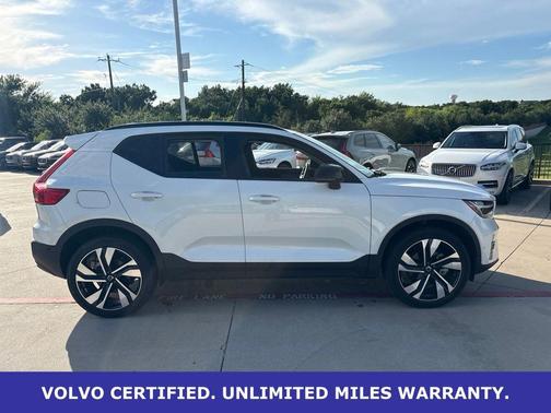 Crystal White 2025 Volvo XC40 B5 Plus Dark Theme