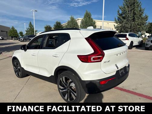 Crystal White Pearl 2025 Volvo XC40 B5 Plus Dark Theme