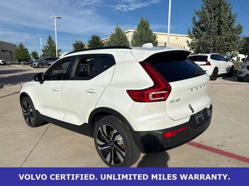 Crystal White 2025 Volvo XC40 B5 Plus Dark Theme