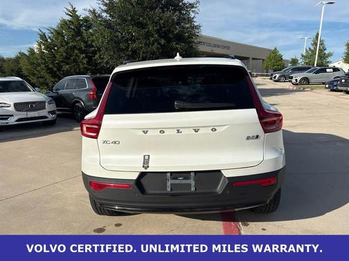 Crystal White 2025 Volvo XC40 B5 Plus Dark Theme