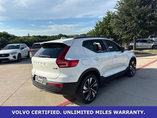 Crystal White 2025 Volvo XC40 B5 Plus Dark Theme