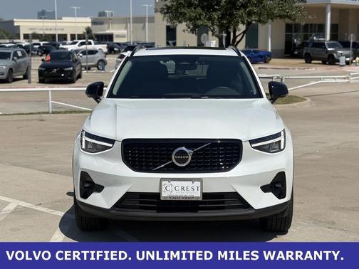 2025 Volvo XC40 B5 Plus Dark Theme