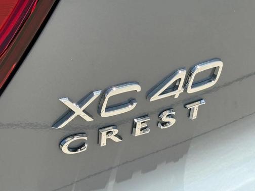 2026 Volvo XC40 B4 Plus