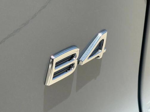 2026 Volvo XC40 B4 Plus