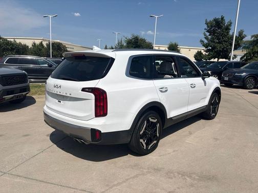 Glacial White Pearl 2025 Kia Telluride S
