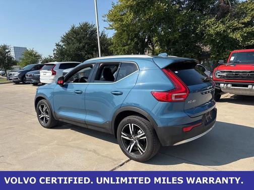 2024 Volvo XC40 B5 AWD Bright Theme