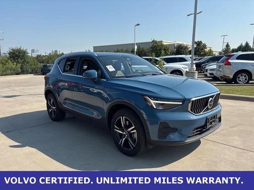 2024 Volvo XC40 B5 AWD Bright Theme