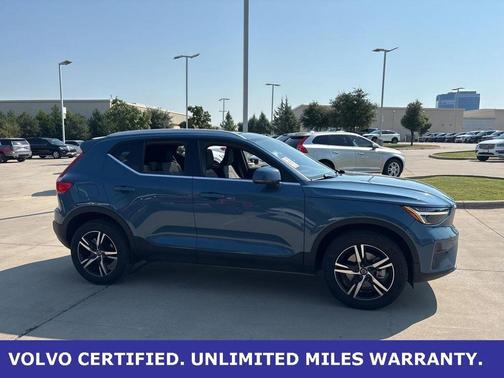 2024 Volvo XC40 B5 AWD Bright Theme