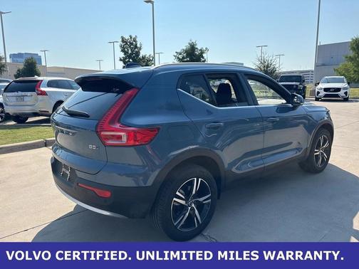 2024 Volvo XC40 B5 AWD Bright Theme