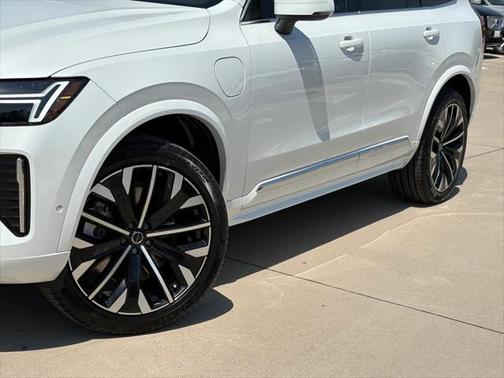 2025 Volvo XC90 Plug-In Hybrid T8 (2025.5) Plus 7-Seater