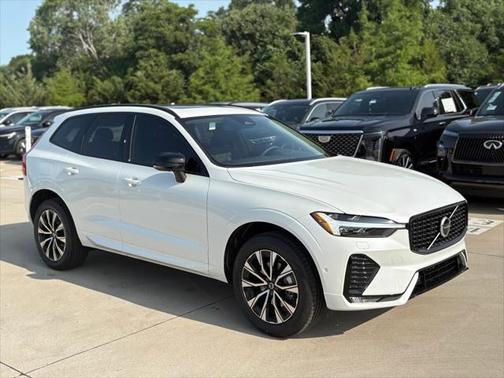 2025 Volvo XC60 B5 Plus