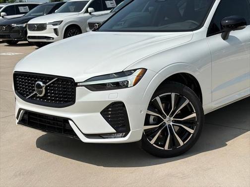 2025 Volvo XC60 B5 Plus