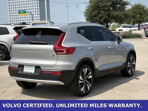 2025 Volvo XC40 B5 Ultra Bright Theme