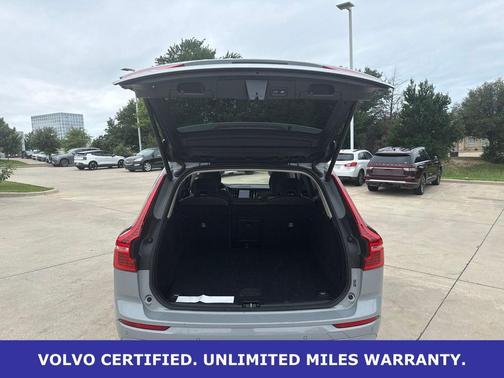 Vapour Gray Metallic 2025 Volvo XC60 B5 AWD