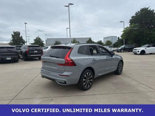 Vapour Gray Metallic 2025 Volvo XC60 B5 AWD