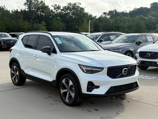 2026 Volvo XC40 B5 Plus