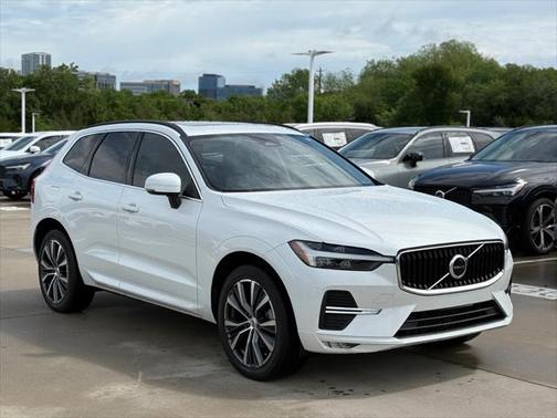 2022 Volvo XC60 B5 Momentum
