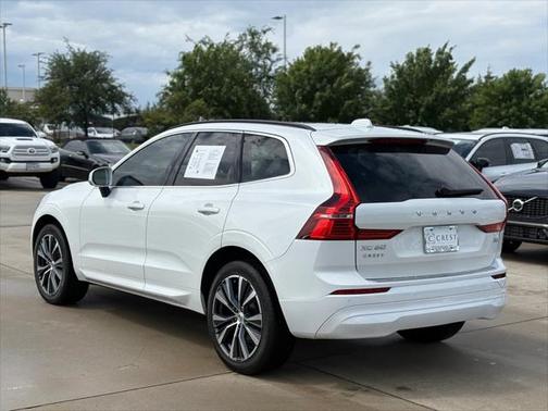 2022 Volvo XC60 B5 Momentum