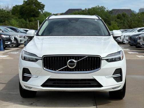 2022 Volvo XC60 B5 Momentum