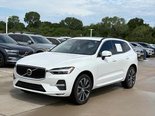 2022 Volvo XC60 B5 Momentum