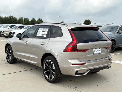 2026 Volvo XC60 B5 Plus