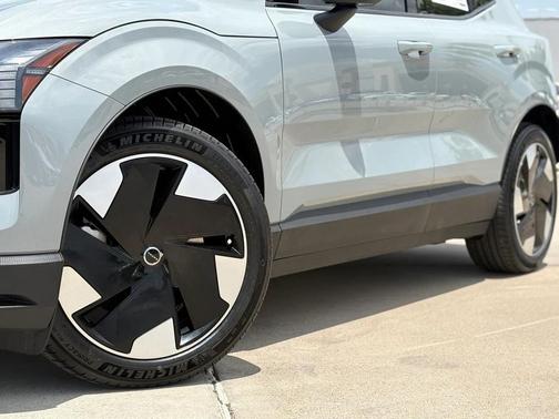 2025 Volvo EX30 Twin Motor Plus