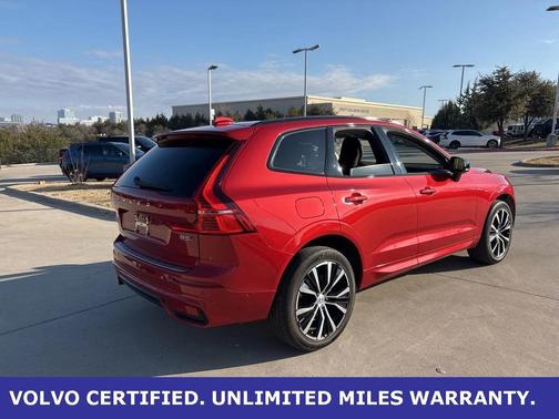 2023 Volvo XC60 B5 Plus Dark Theme