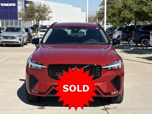 2023 Volvo XC60 B5 Plus Dark Theme