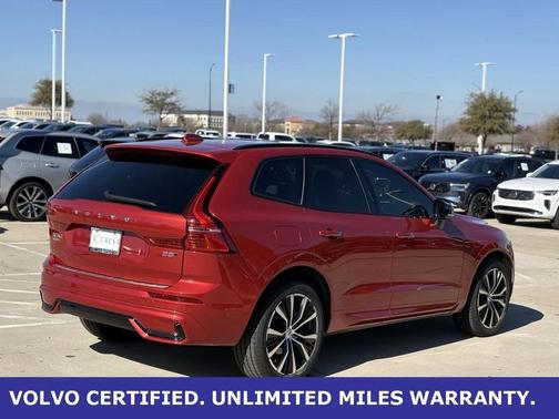 2023 Volvo XC60 B5 Plus Dark Theme