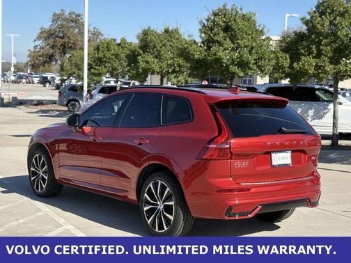 2023 Volvo XC60 B5 Plus Dark Theme