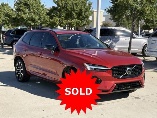 2023 Volvo XC60 B5 Plus Dark Theme