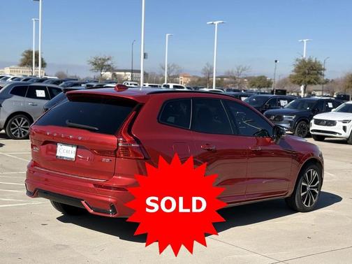 2023 Volvo XC60 B5 Plus Dark Theme