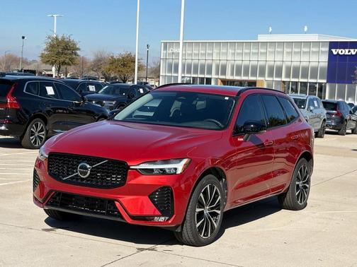 2023 Volvo XC60 B5 Plus Dark Theme