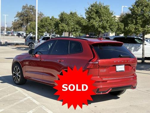 2023 Volvo XC60 B5 Plus Dark Theme