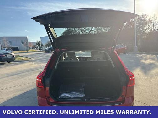 2023 Volvo XC60 B5 Ultimate Bright Theme