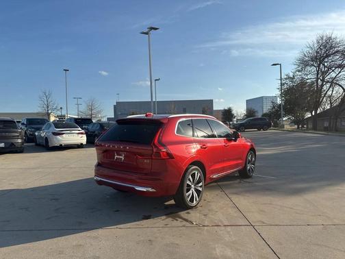 2023 Volvo XC60 B5 Ultimate Bright Theme