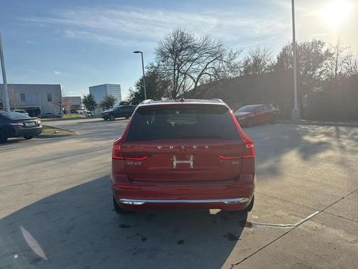 2023 Volvo XC60 B5 Ultimate Bright Theme