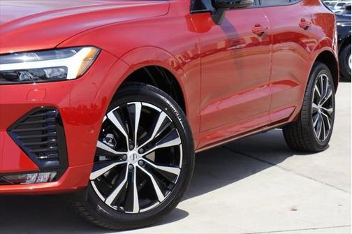 2025 Volvo XC60 B5 Plus