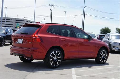 2025 Volvo XC60 B5 Plus