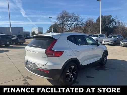 2025 Volvo XC40 B5 AWD