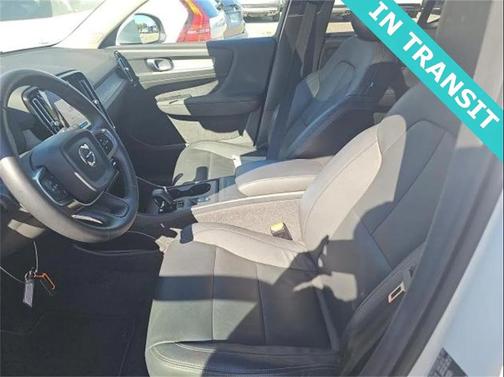 2025 Volvo XC40 B5 AWD