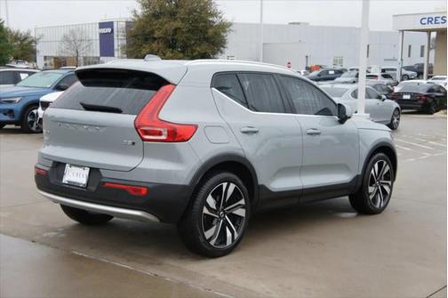 2025 Volvo XC40 B5 Plus Bright Theme