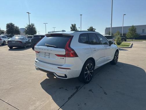 2024 Volvo XC60 B5 Plus Dark Theme