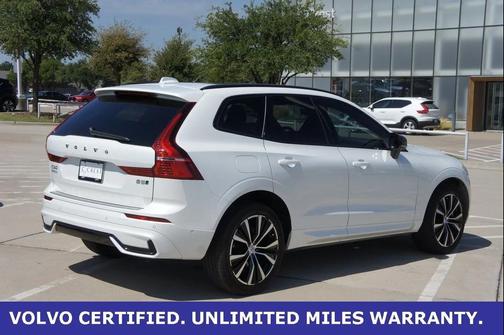 2024 Volvo XC60 B5 Plus Dark Theme