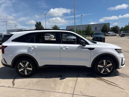 Glacial White Pearl 2022 Kia Sorento S