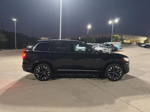 2025 Volvo XC90 B6 Plus 7-Seater